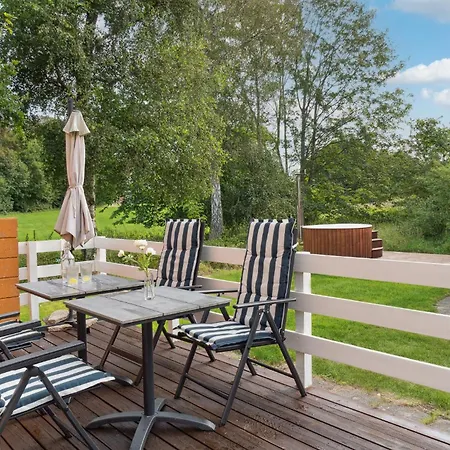 Vakantiehuis In With Kitchen Knebel